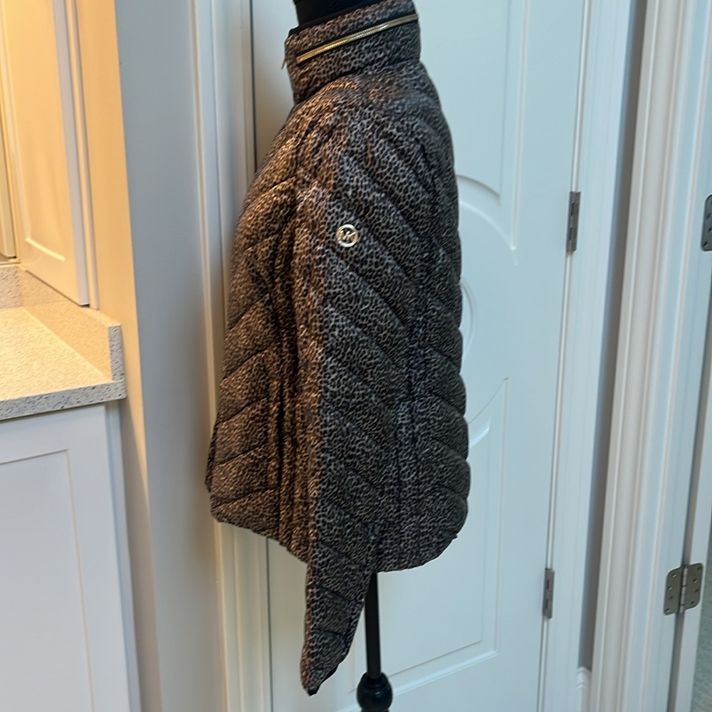Michael Kors leopard print with hidden hood. size Small - Picture 7 of 15